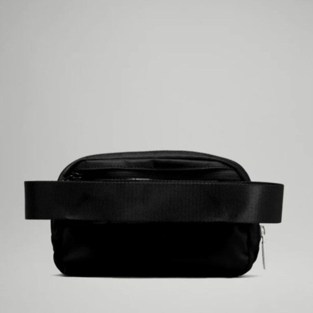NWT Lululemon Everywhere Belt Bag 1L - Black OS - Picture 3 of 7